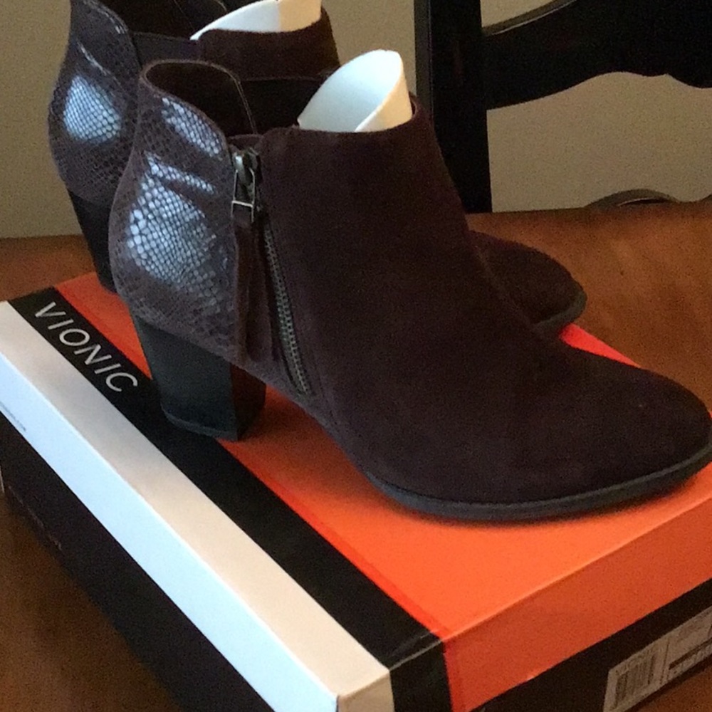 Vionic ankle boot